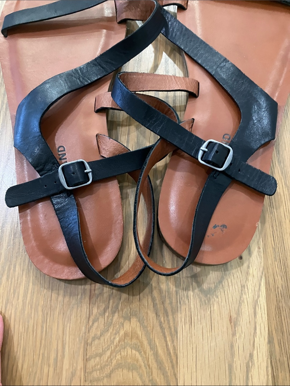 Lucky Brand Women's Black Strappy Flat Sandals - Picture 4 of 9